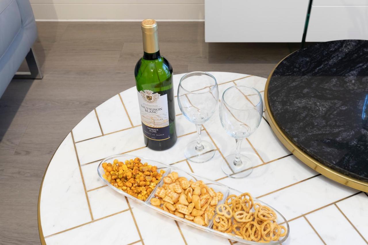 Elliot Oliver - Chic 2 Bedroom Town Centre Apartment Cheltenham Buitenkant foto