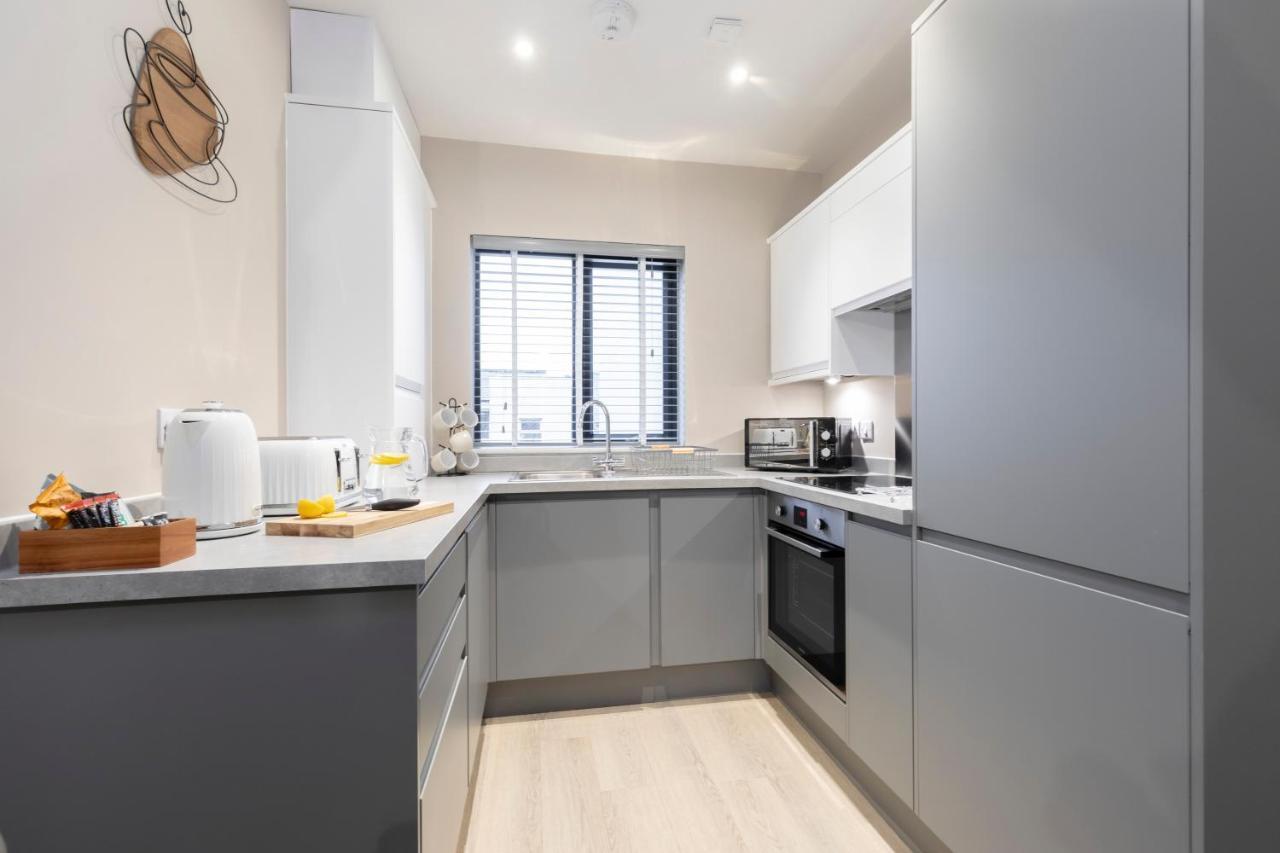 Elliot Oliver - Chic 2 Bedroom Town Centre Apartment Cheltenham Buitenkant foto