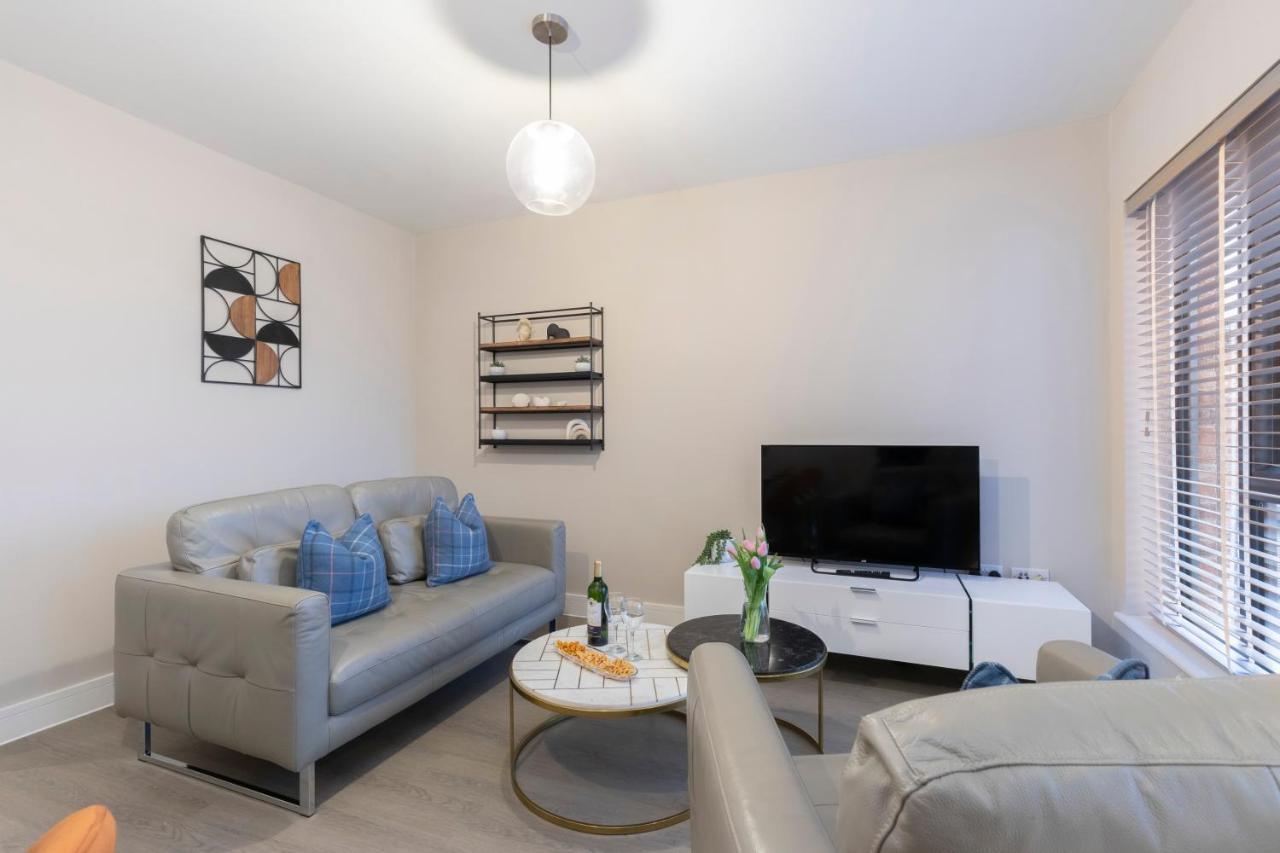 Elliot Oliver - Chic 2 Bedroom Town Centre Apartment Cheltenham Buitenkant foto
