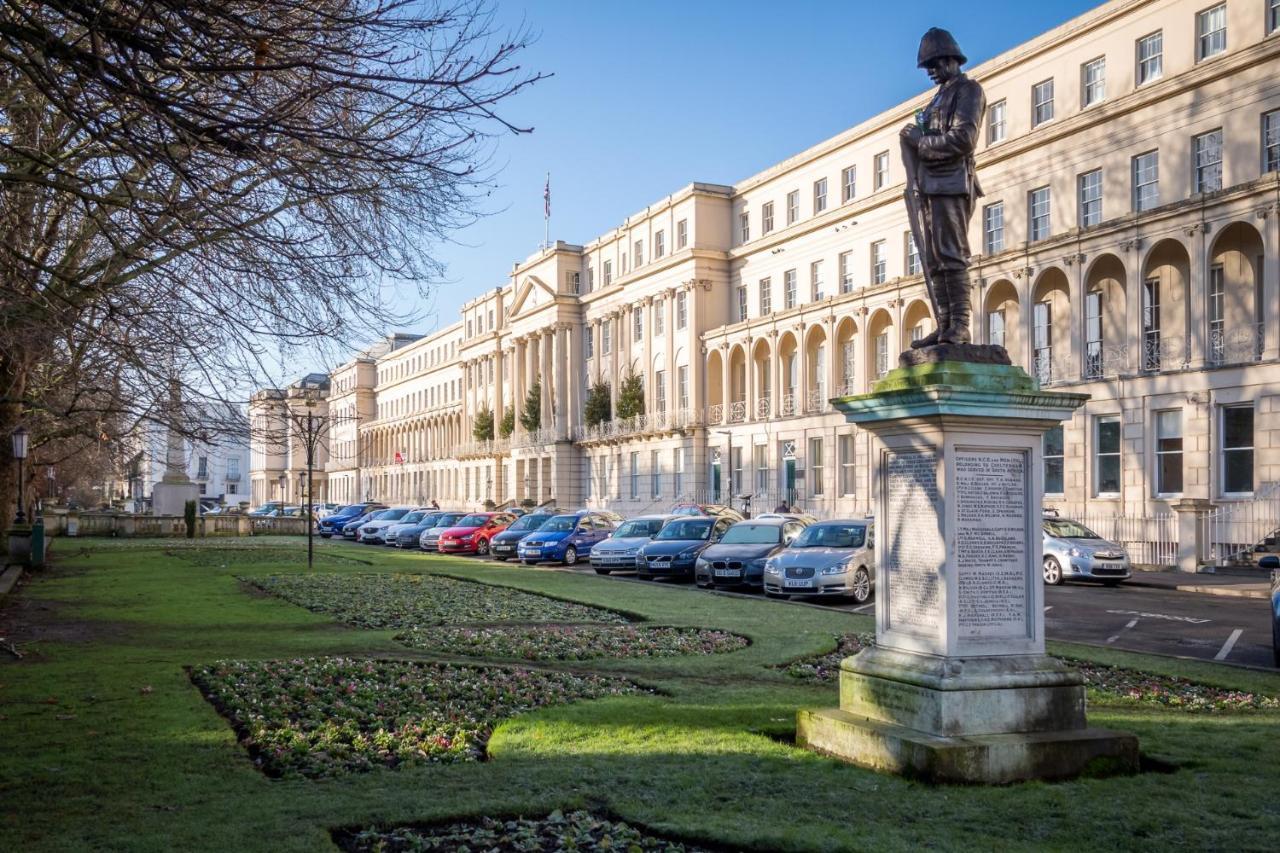 Elliot Oliver - Chic 2 Bedroom Town Centre Apartment Cheltenham Buitenkant foto